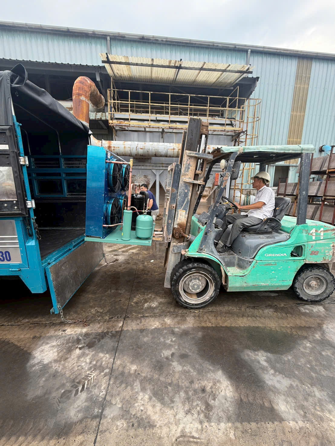 tu mat hp 1 - Thi công phòng mát cho tủ điện RedstarCera Hải Phòng